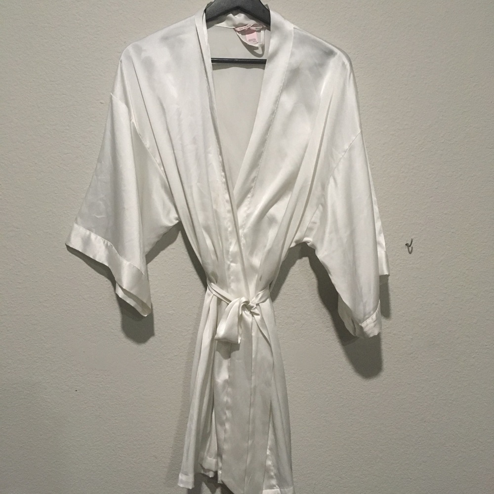White Satin Short Robe Kimono
